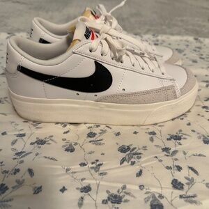 Nike Blazer Low Platform
Women's